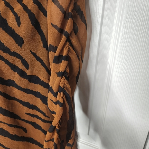 WHBM animal tiger print blouse sheer ruched puff sleeves - Picture 4 of 10